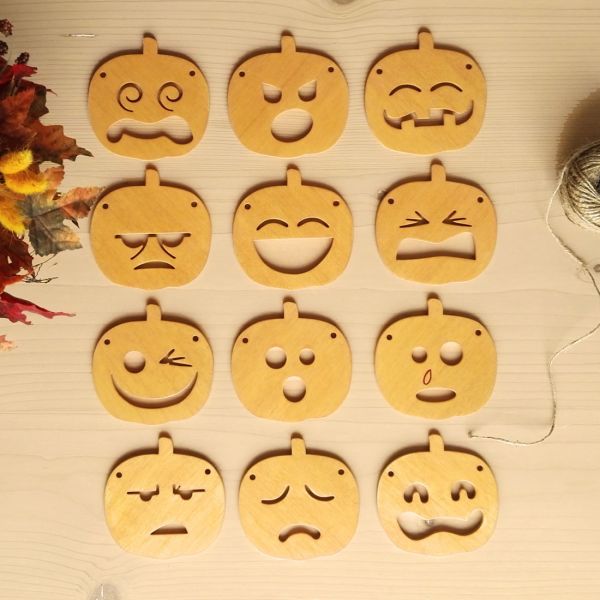 EMOJI PUMPKIN BUNTING