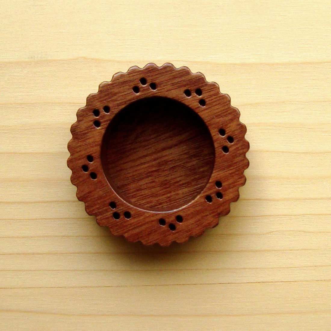 BISCUITS & LACE CANDLE LIGHT - D