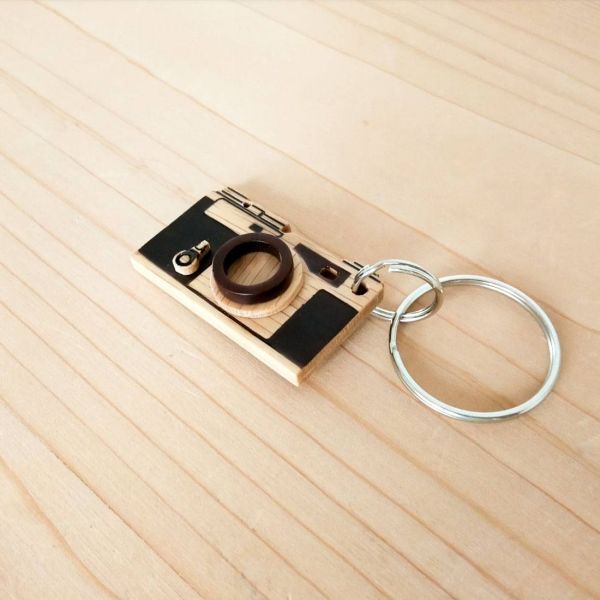 VINTAGE CAMERA (BROOCH - KEY CHAIN - MAGNET)